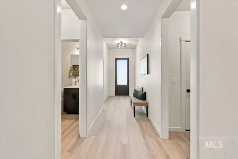 Entry Way - 1717 Haystack Rd, Emmett, ID 83617 photo 3 of 6