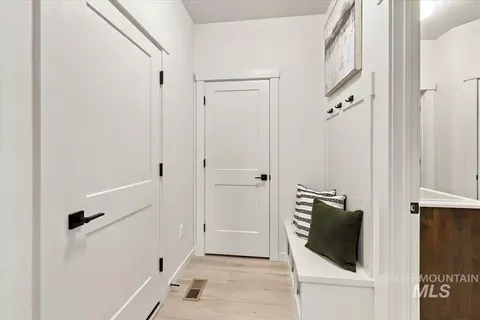 Entry Way - 1717 Haystack Rd, Emmett, ID 83617 photo 2 of 6