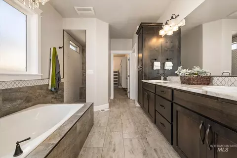 Bath - 641 E Crest Ridge Dr, Meridian, ID 83642 photo 1 of 8