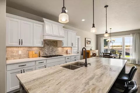 Kitchen - 641 E Crest Ridge Dr, Meridian, ID 83642 photo 2 of 7