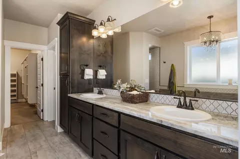 Bath - 641 E Crest Ridge Dr, Meridian, ID 83642 photo 2 of 8