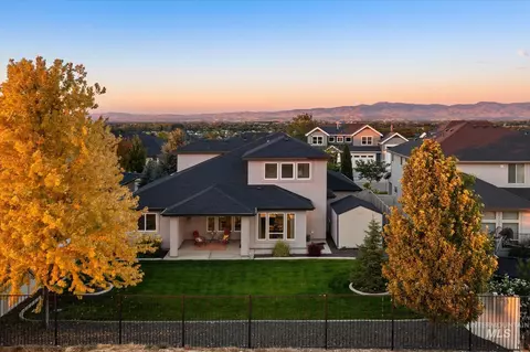 Exterior - 641 E Crest Ridge Dr, Meridian, ID 83642 photo 2 of 6