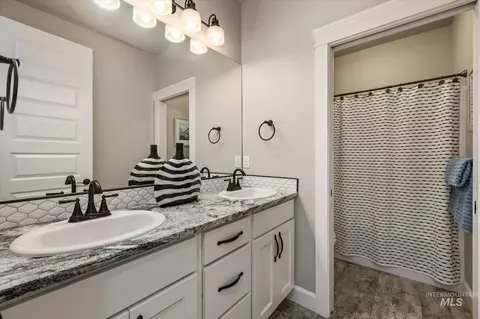 Bath - 641 E Crest Ridge Dr, Meridian, ID 83642 photo 7 of 8