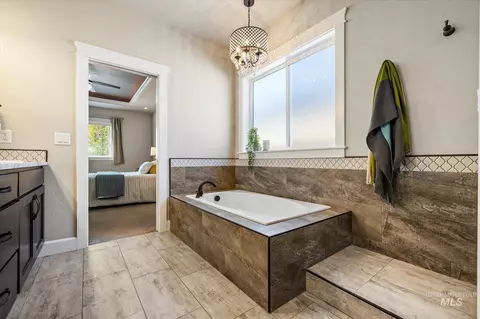 Bath - 641 E Crest Ridge Dr, Meridian, ID 83642 photo 5 of 8