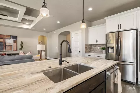Kitchen - 641 E Crest Ridge Dr, Meridian, ID 83642 photo 5 of 7