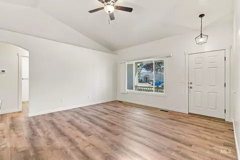 Living - 5018 Lathrop Pl, Caldwell, ID 83607 photo 1 of 5