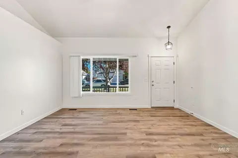 Living - 5018 Lathrop Pl, Caldwell, ID 83607 photo 4 of 5