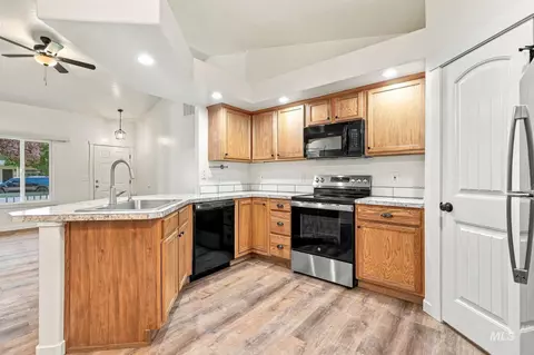 Kitchen - 5018 Lathrop Pl, Caldwell, ID 83607 photo 2 of 3