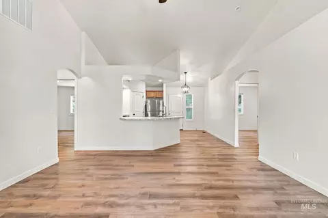 Living - 5018 Lathrop Pl, Caldwell, ID 83607 photo 2 of 5