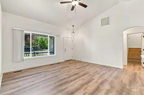 Living - 5018 Lathrop Pl, Caldwell, ID 83607 photo 3 of 5