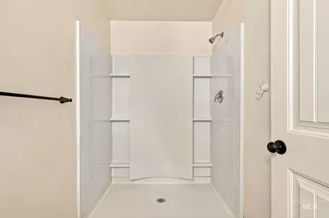 Bath - 5018 Lathrop Pl, Caldwell, ID 83607 photo 4 of 4