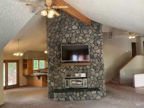 Living - 985 E 2450 S 985 E 245 S, Hagerman, ID 83332 photo 2 of 4