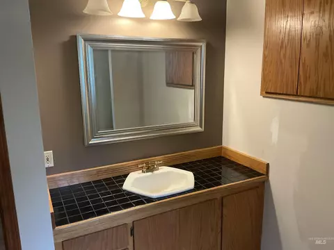 Bath - 985 E 2450 S 985 E 245 S, Hagerman, ID 83332 photo 1 of 4