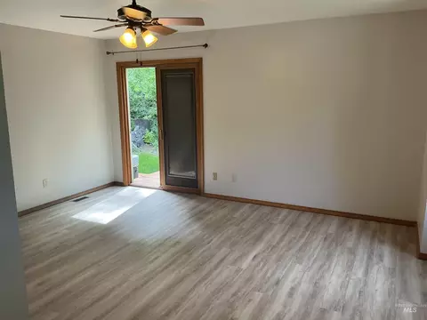 Living - 985 E 2450 S 985 E 245 S, Hagerman, ID 83332 photo 3 of 4