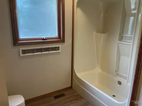 Bath - 985 E 2450 S 985 E 245 S, Hagerman, ID 83332 photo 2 of 4