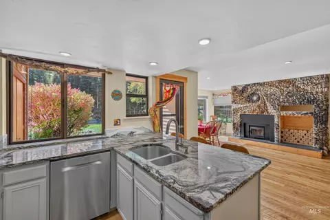 Kitchen - 302 Mather Rd, Mccall, ID 83638 photo 2 of 4