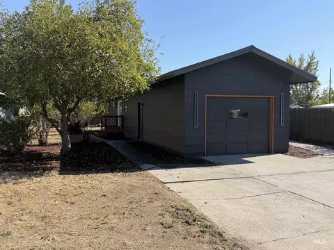 448 NW 4th St, Ontario, OR 97914