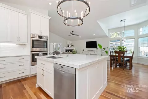 Kitchen - 4955 E Arrow Junction Dr, Boise, ID 83716 photo 4 of 8