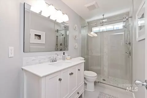 Bath - 4955 E Arrow Junction Dr, Boise, ID 83716 photo 4 of 4