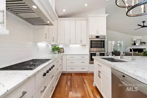 Kitchen - 4955 E Arrow Junction Dr, Boise, ID 83716 photo 6 of 8