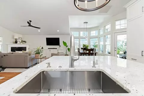 Kitchen - 4955 E Arrow Junction Dr, Boise, ID 83716 photo 7 of 8