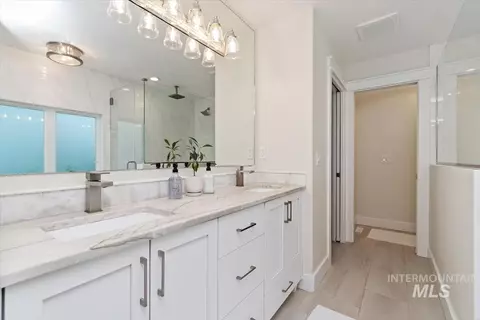 Bath - 4955 E Arrow Junction Dr, Boise, ID 83716 photo 2 of 4