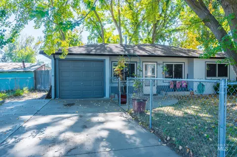 209 W 2nd St, Middleton, ID 83644