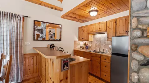 Kitchen - 1236 View Dr, Cascade, ID 83611 photo 1 of 3