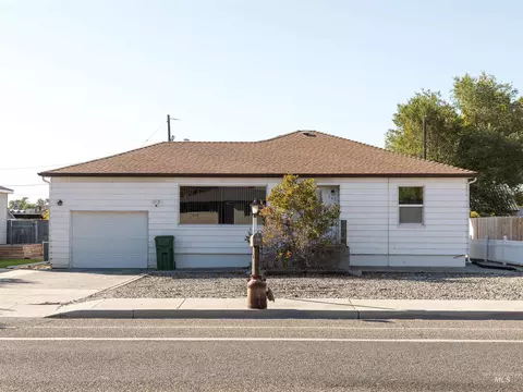 963 SW 4th St, Ontario, OR 97914
