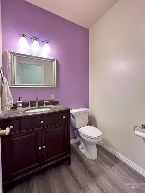 Bath - 1047 E 2700 S, Hagerman, ID 83332 photo 1 of 4