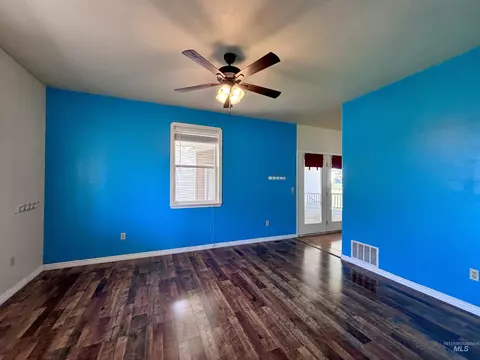Living - 1047 E 2700 S, Hagerman, ID 83332 photo 2 of 5