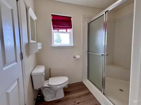 Bath - 1047 E 2700 S, Hagerman, ID 83332 photo 3 of 4