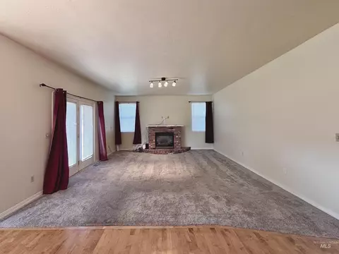 Living - 1047 E 2700 S, Hagerman, ID 83332 photo 3 of 5