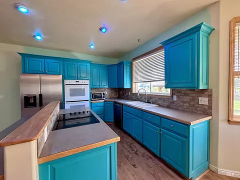 Kitchen - 1047 E 2700 S, Hagerman, ID 83332 photo 3 of 4