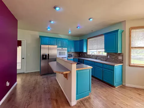 Kitchen - 1047 E 2700 S, Hagerman, ID 83332 photo 2 of 4