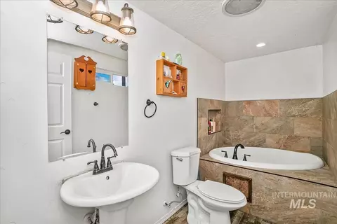Bath - 110 N 7th St, Parma, ID 83660 photo 4 of 6
