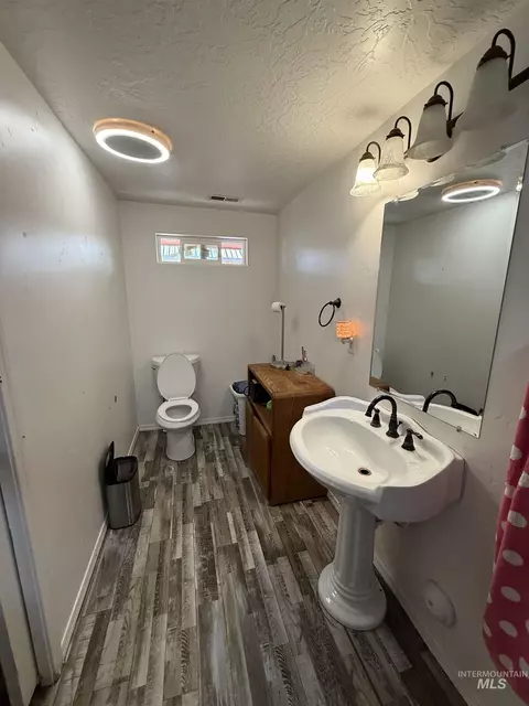 Bath - 110 N 7th St, Parma, ID 83660 photo 3 of 6
