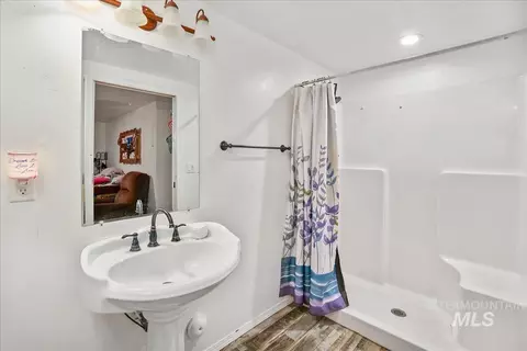 Bath - 110 N 7th St, Parma, ID 83660 photo 6 of 6