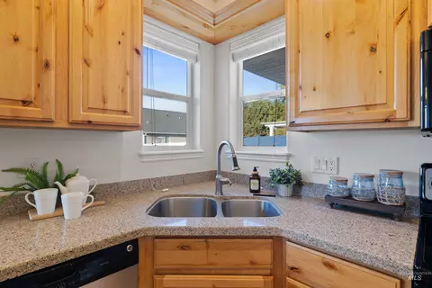 Kitchen - 2749 Longbow Dr, Twin Falls, ID 83301 photo 2 of 3