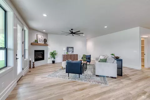 Living - 856 N Nolina Ave, Eagle, ID 83616 photo 2 of 2