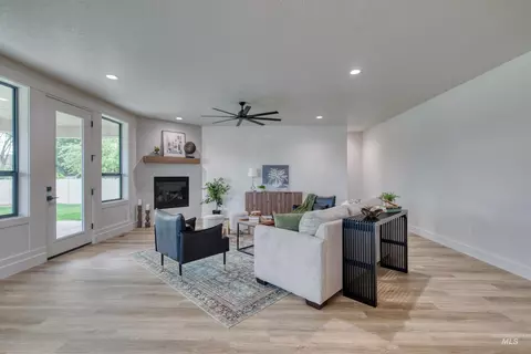 Living - 856 N Nolina Ave, Eagle, ID 83616 photo 1 of 2