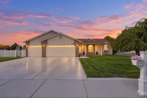 1423 S Bonneville Dr, Nampa, ID 83686