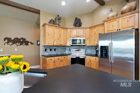 Kitchen - 26829 Harvey Rd, Caldwell, ID 83607 photo 7 of 8