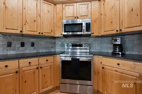 Kitchen - 26829 Harvey Rd, Caldwell, ID 83607 photo 6 of 8