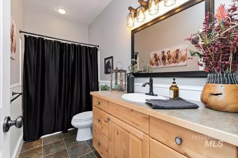 Bath - 26829 Harvey Rd, Caldwell, ID 83607 photo 5 of 6