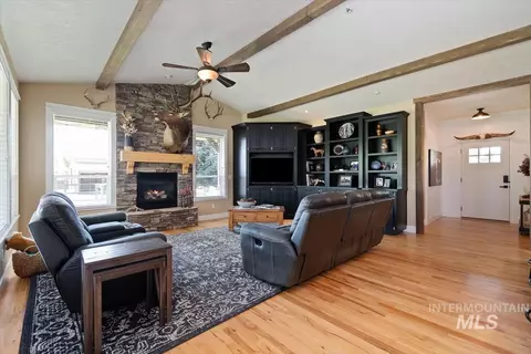 Living - 26829 Harvey Rd, Caldwell, ID 83607 photo 3 of 3