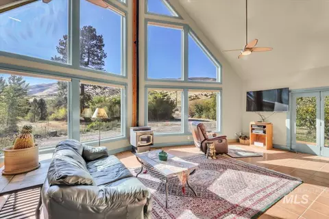 Living - 29500 Third Fork Rd, Ola, ID 83657 photo 2 of 3