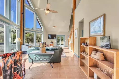 Living - 29500 Third Fork Rd, Ola, ID 83657 photo 3 of 3