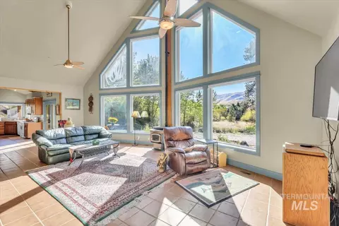 Living - 29500 Third Fork Rd, Ola, ID 83657 photo 1 of 3