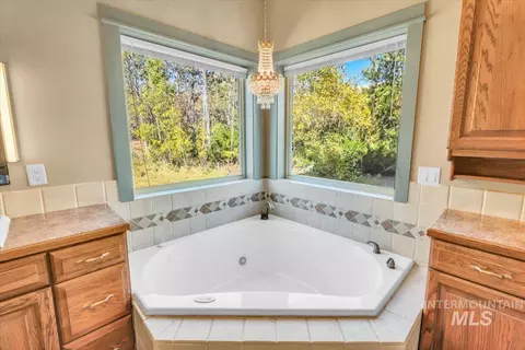 Bath - 29500 Third Fork Rd, Ola, ID 83657 photo 1 of 3